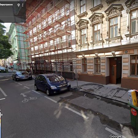 Room With Privat Shower In 3 Rooms Apartment Відень Екстер'єр фото