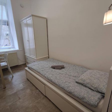 Room With Privat Shower In 3 Rooms Apartment Відень Екстер'єр фото