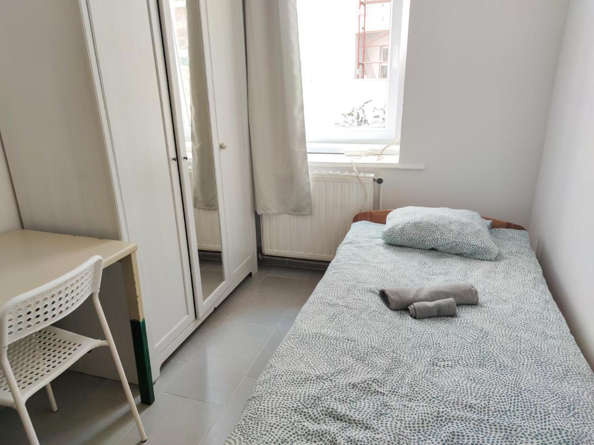 Room With Privat Shower In 3 Rooms Apartment Відень Екстер'єр фото