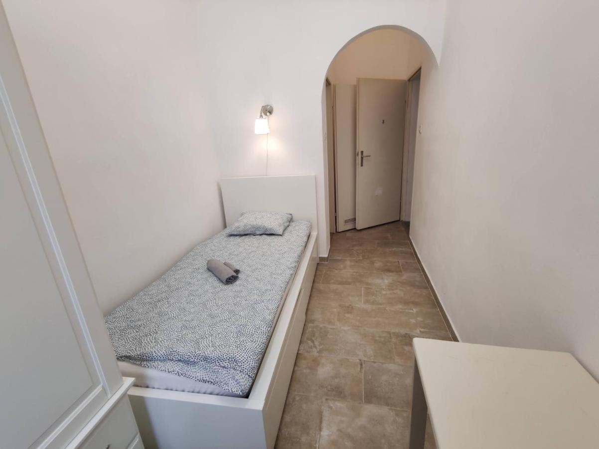 Room With Privat Shower In 3 Rooms Apartment Відень Екстер'єр фото